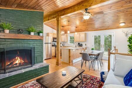 Harpers Ferry Cabin Hot Tub, Deck, Fire Pit, Wifi Extérieur photo
