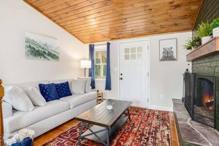 Harpers Ferry Cabin Hot Tub, Deck, Fire Pit, Wifi Extérieur photo