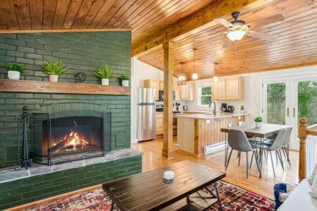 Harpers Ferry Cabin Hot Tub, Deck, Fire Pit, Wifi Extérieur photo