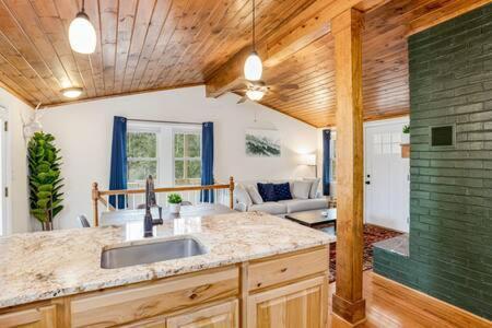Harpers Ferry Cabin Hot Tub, Deck, Fire Pit, Wifi Extérieur photo